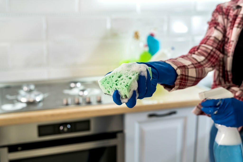 10 Time-Saving Cleaning Hacks for Busy Professionals